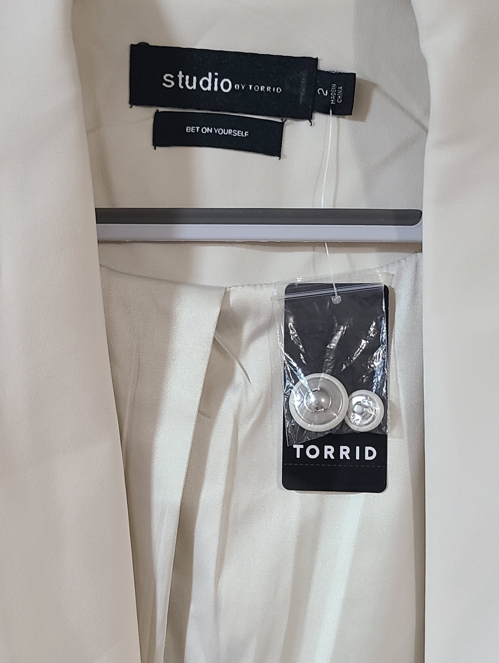 torrid Soho Studio Refined Crepe Blazer Cream Shawl Collar Blazer  *Nwt* - Picture 12 of 16